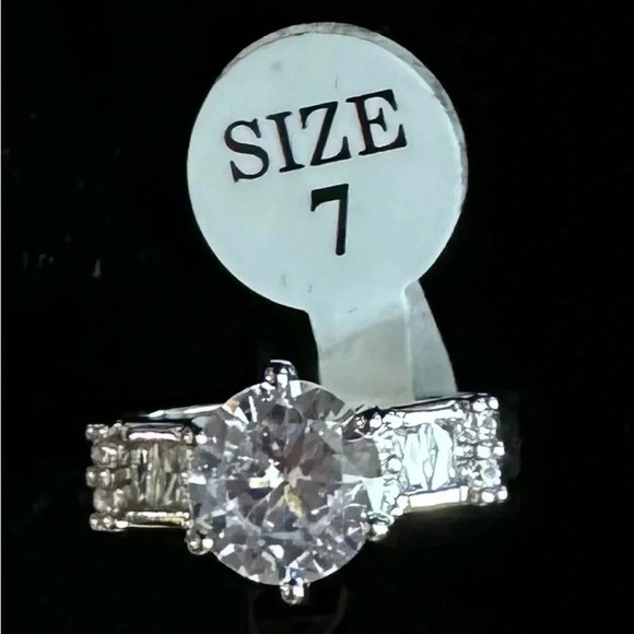 FREE 🆕 Piatella ring, 1 carat round cut, side accents, 14k white gold plated - Picture 8 of 14